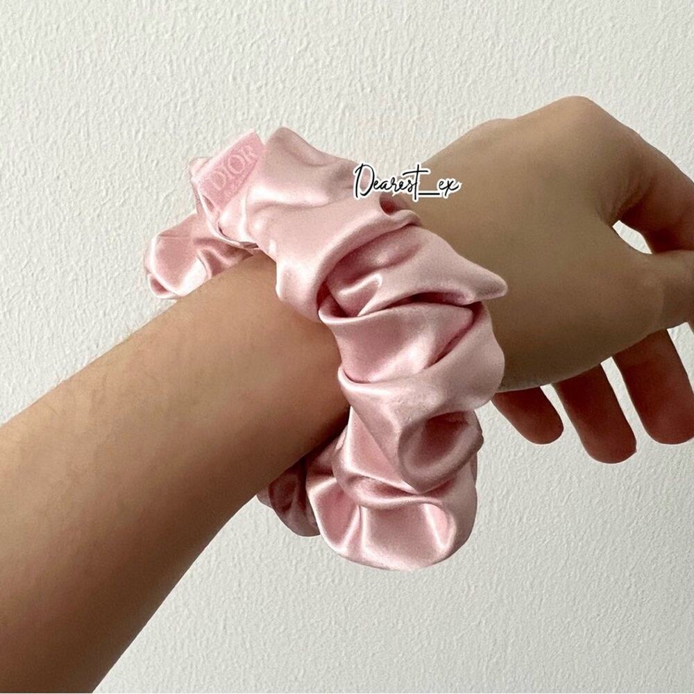 AUTH Christian Dior Beaute Light Baby Pink Satin Silk Scrunchie Hair Tie Beauty - Picture 5 of 7